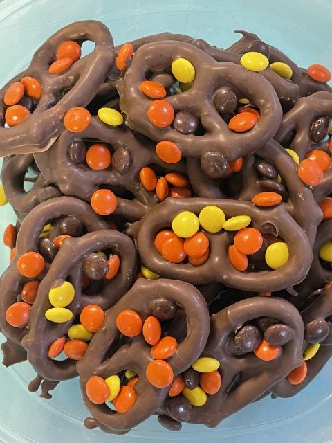 Milk Chocolate Reese’s Pieces Toppings Pub Pretzels 